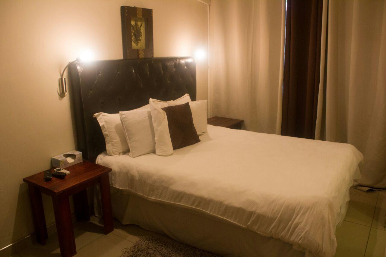 Pension Hotel Kamho Windhoek Extérieur photo