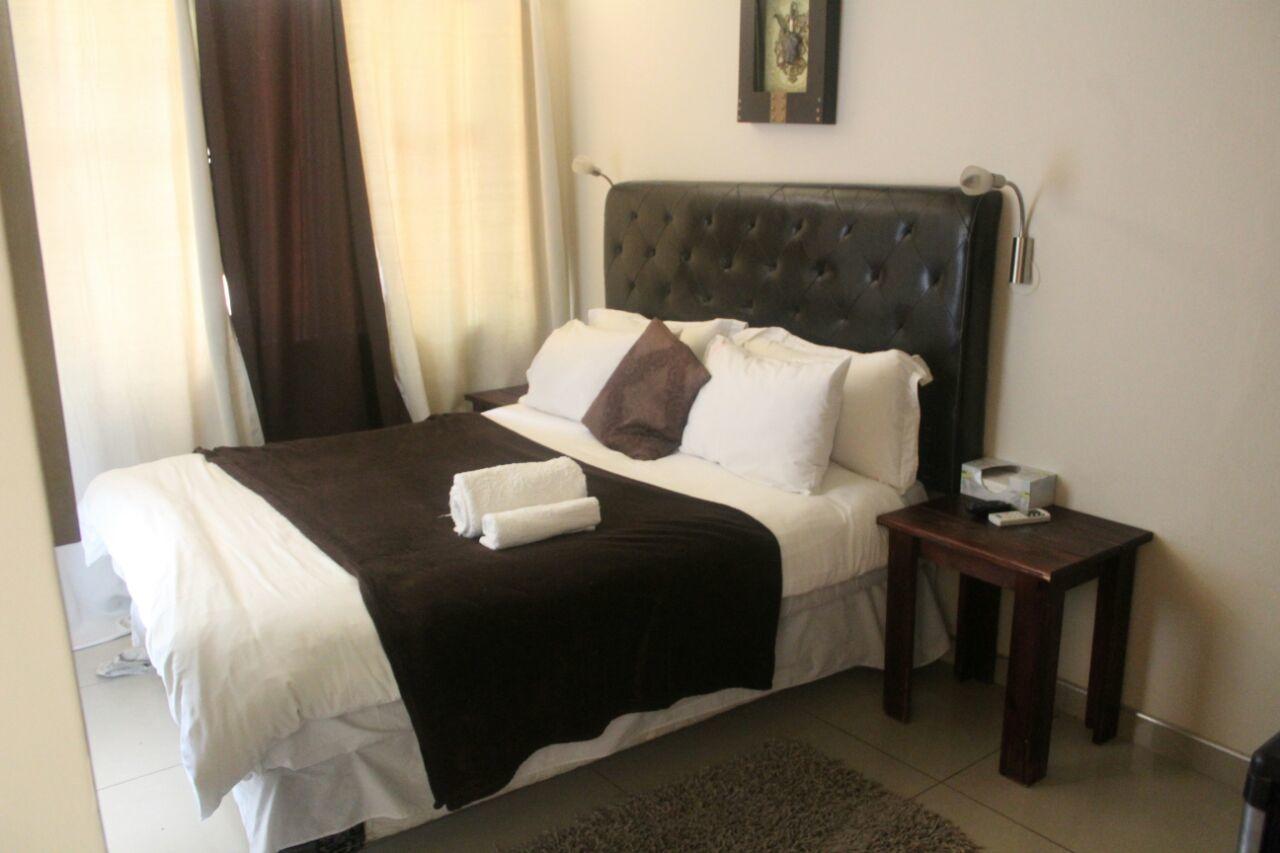 Pension Hotel Kamho Windhoek Extérieur photo