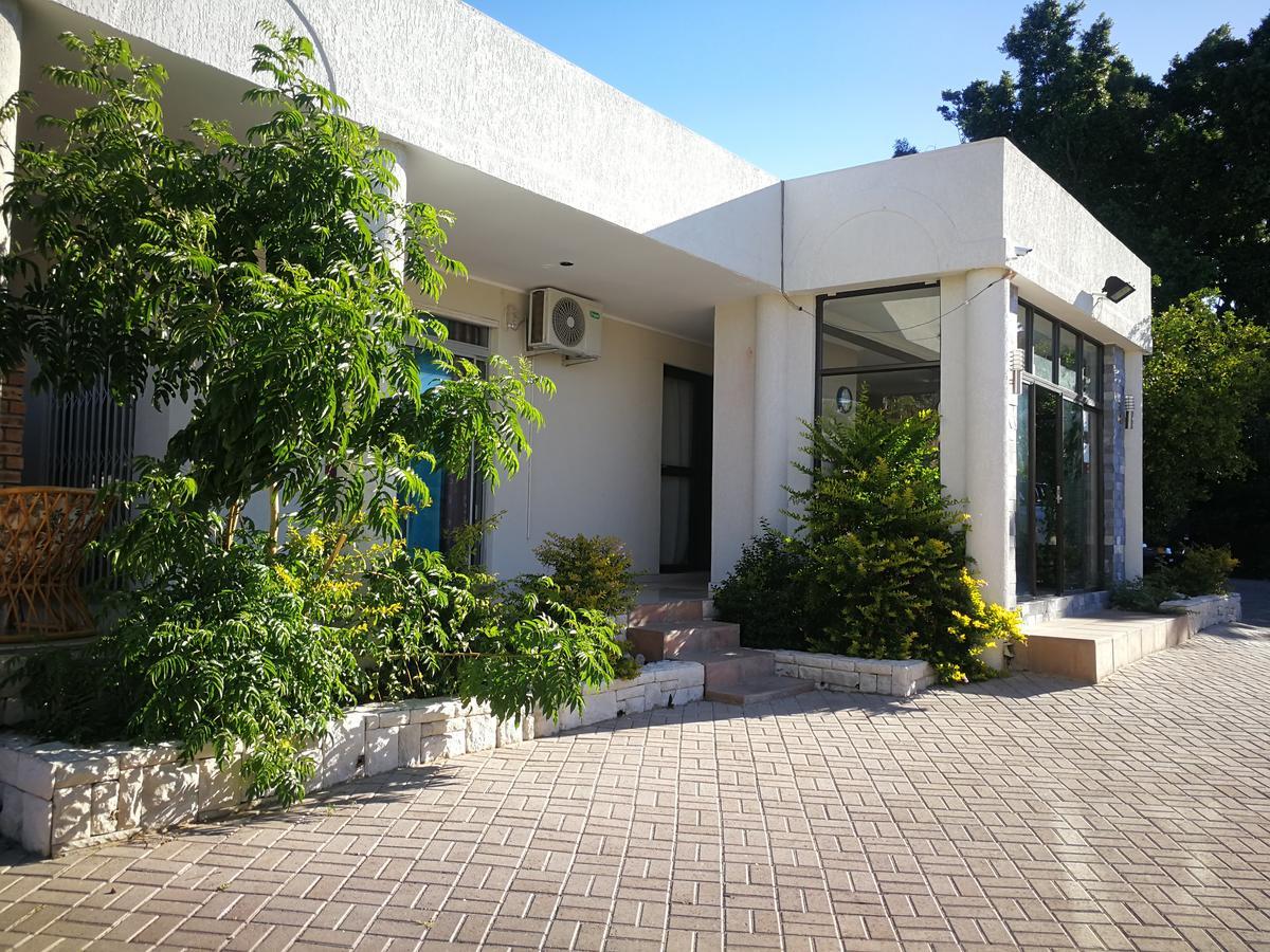 Pension Hotel Kamho Windhoek Extérieur photo