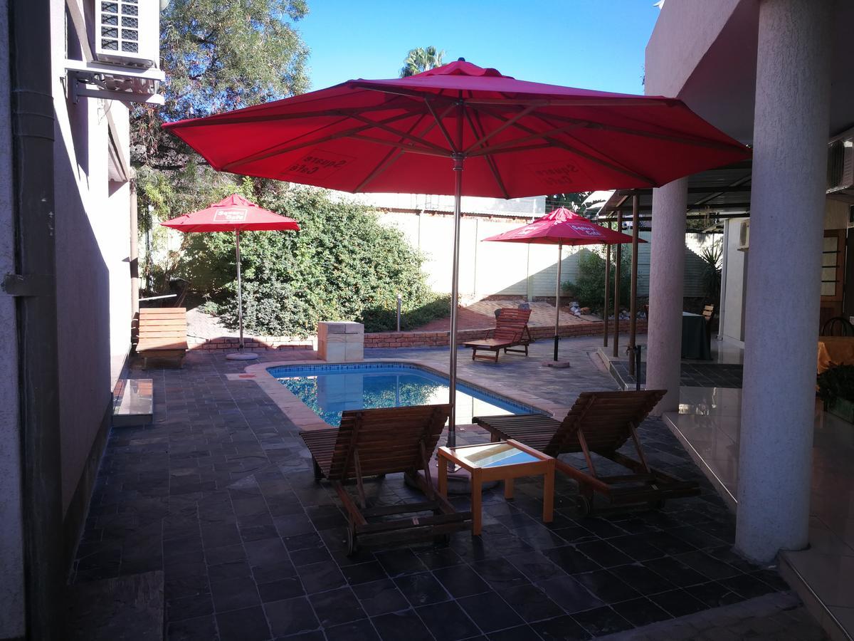 Pension Hotel Kamho Windhoek Extérieur photo