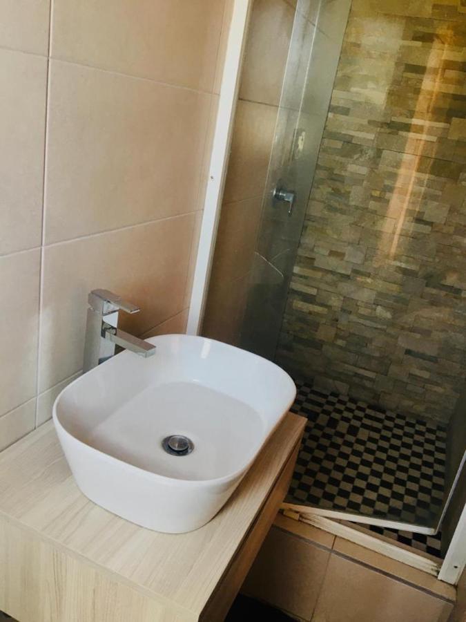 Pension Hotel Kamho Windhoek Extérieur photo