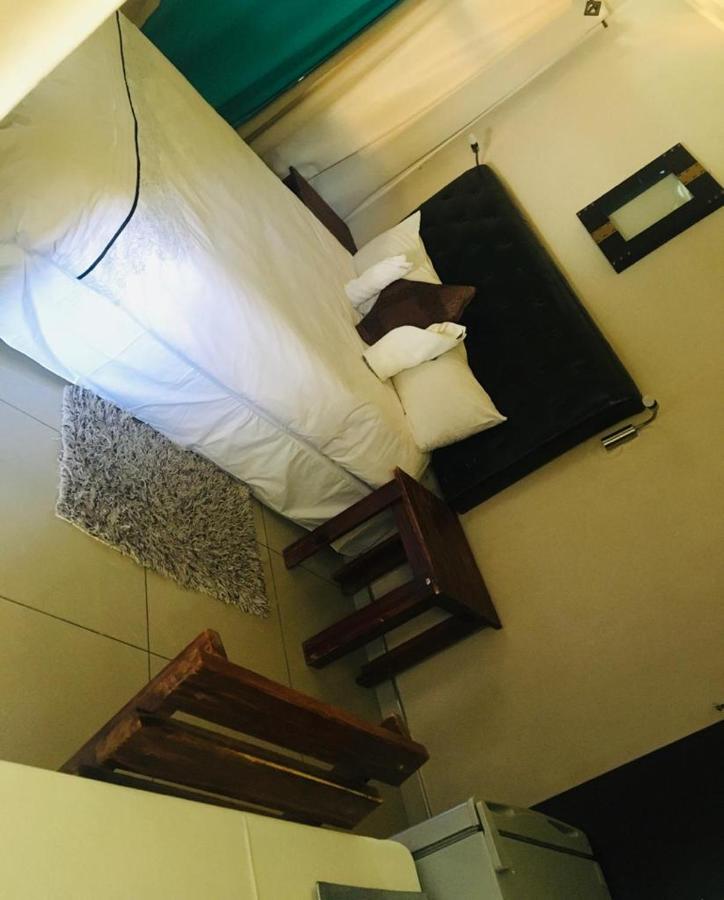 Pension Hotel Kamho Windhoek Extérieur photo