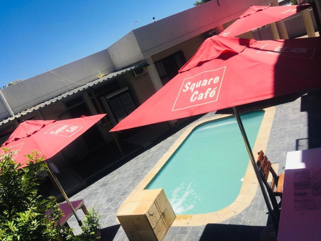 Pension Hotel Kamho Windhoek Extérieur photo